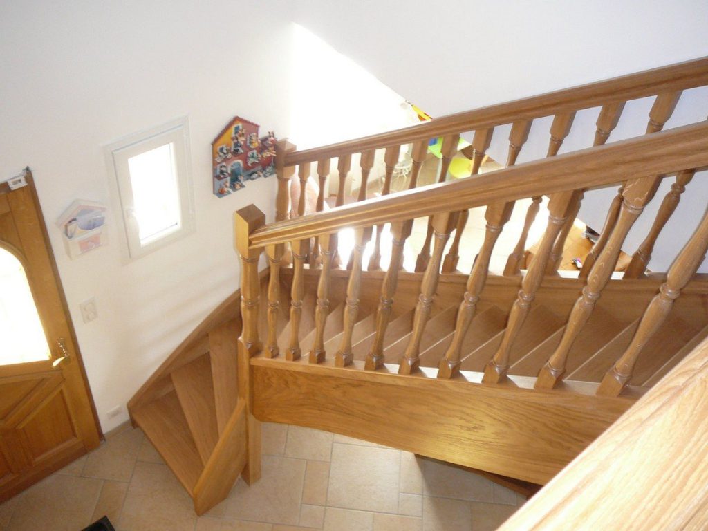 Départ de l'escalier et garde-corps