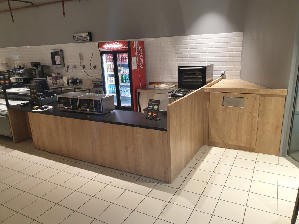 Comptoir en décor chêne